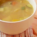野菜たっぷり！　しょうがの黄色いスープ